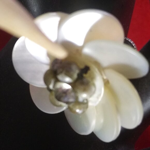 VTG Mother of Pearl CLUSTER Screw Back EARRINGS Flower Shaped  Japan  FLAWS - Picture 15 of 16